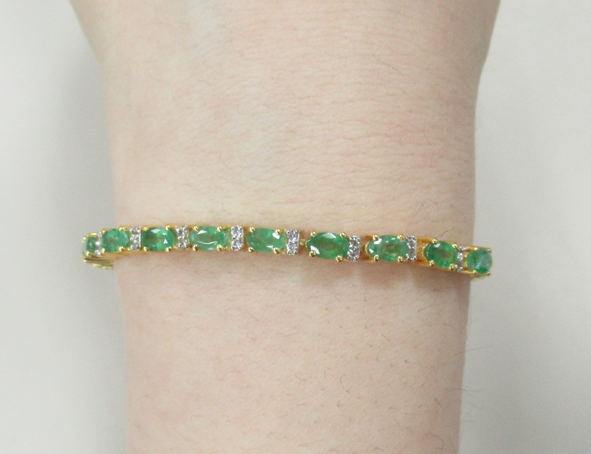 Серебряный браслет с изумрудами